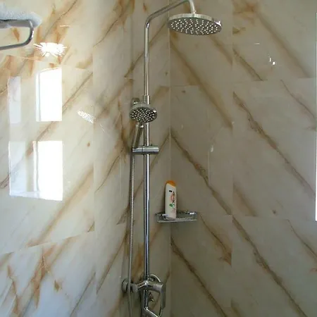 Hotel Dollari Kryemëdhej