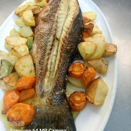 Hotel Dollari Kryemëdhej