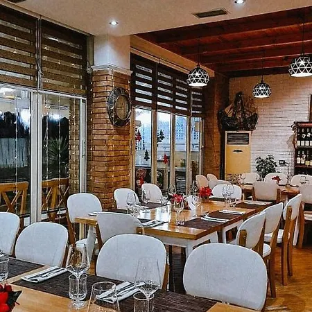 Dollari Hotel Kryemëdhej