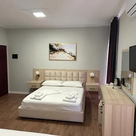 Hotel Dollari Kryemëdhej