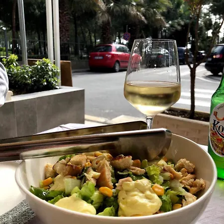 Dollari 3* Kryemëdhej