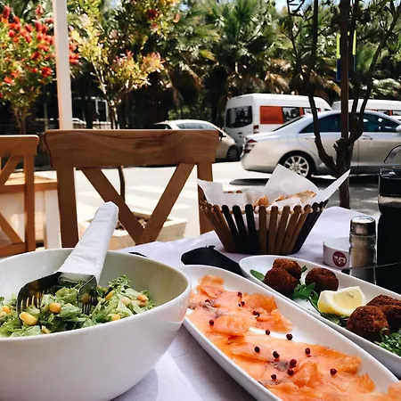 Hotel Dollari Kryemëdhej