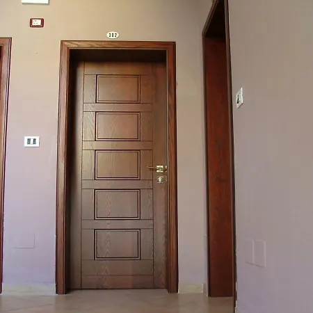 Dollari Hotel 3*